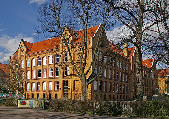 Schule Wallstraße vom Landeshuter-Platz
