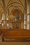 Mittelschiff mit Orgelempore